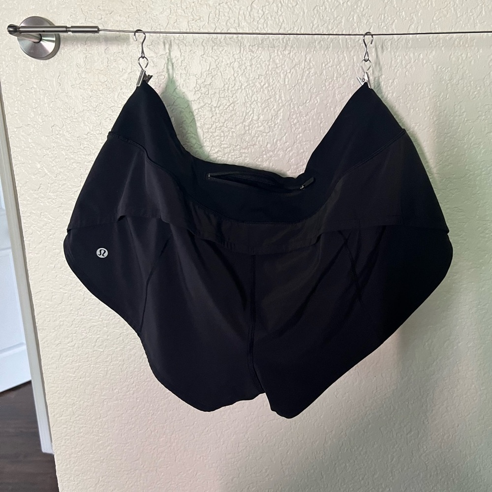 Lululemon 2” shorts